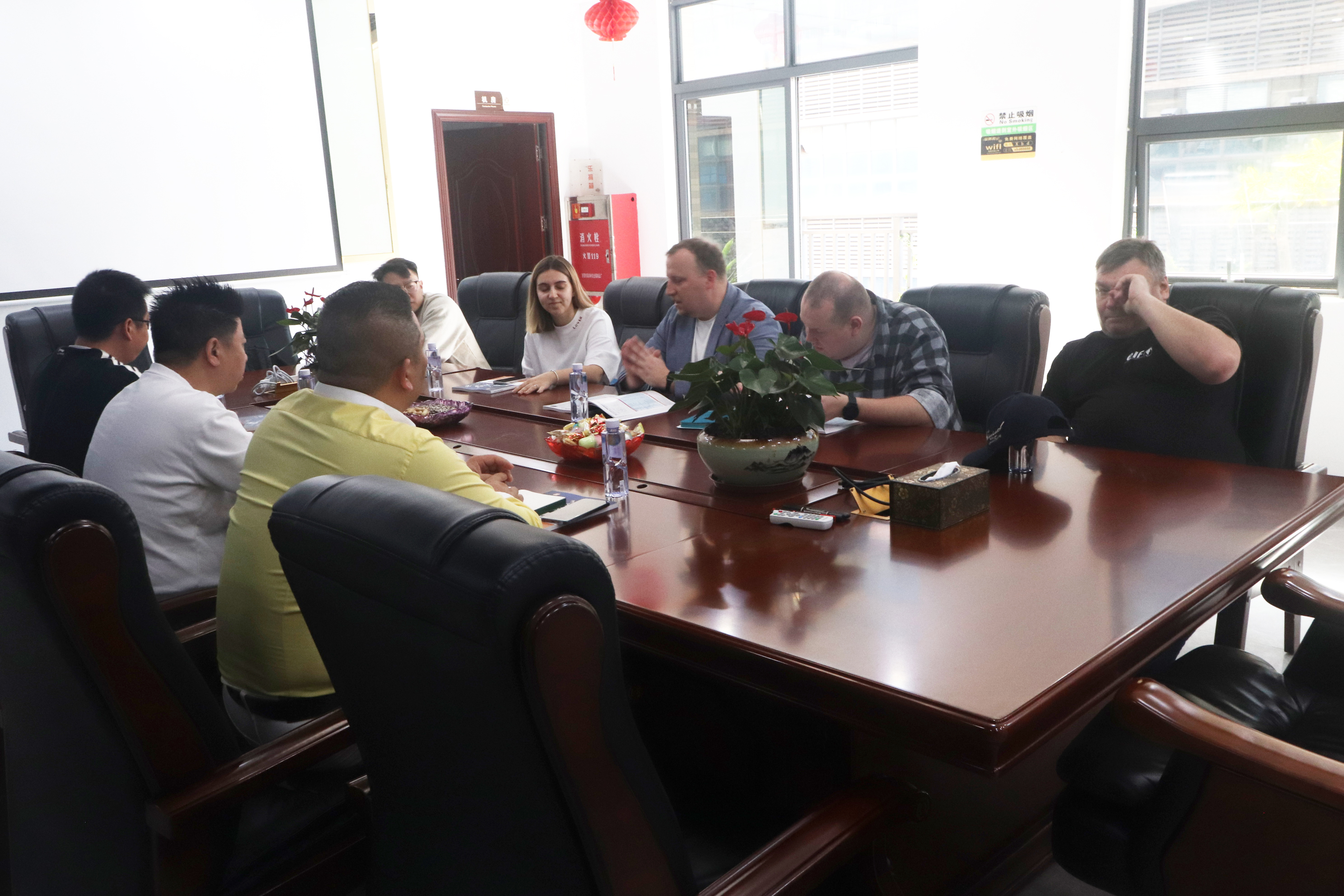 2025.2.28 Warmly welcome Russian customers to visit and guide the work 2025.2.28 Warmly welcome Russian customers to visit and guide the work