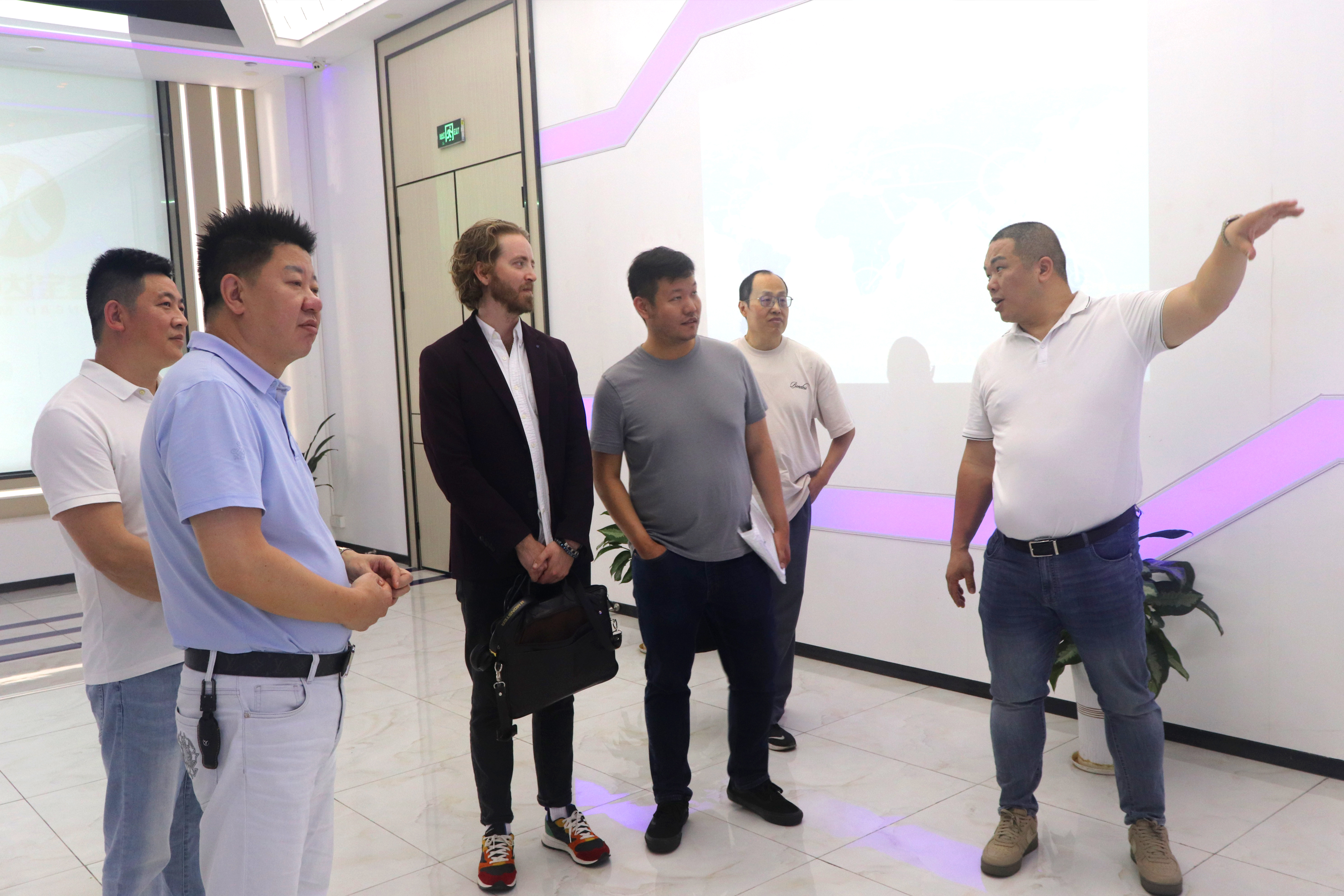 On April 21, 2022, we warmly welcome Canadian customers to visit our company for business discussion