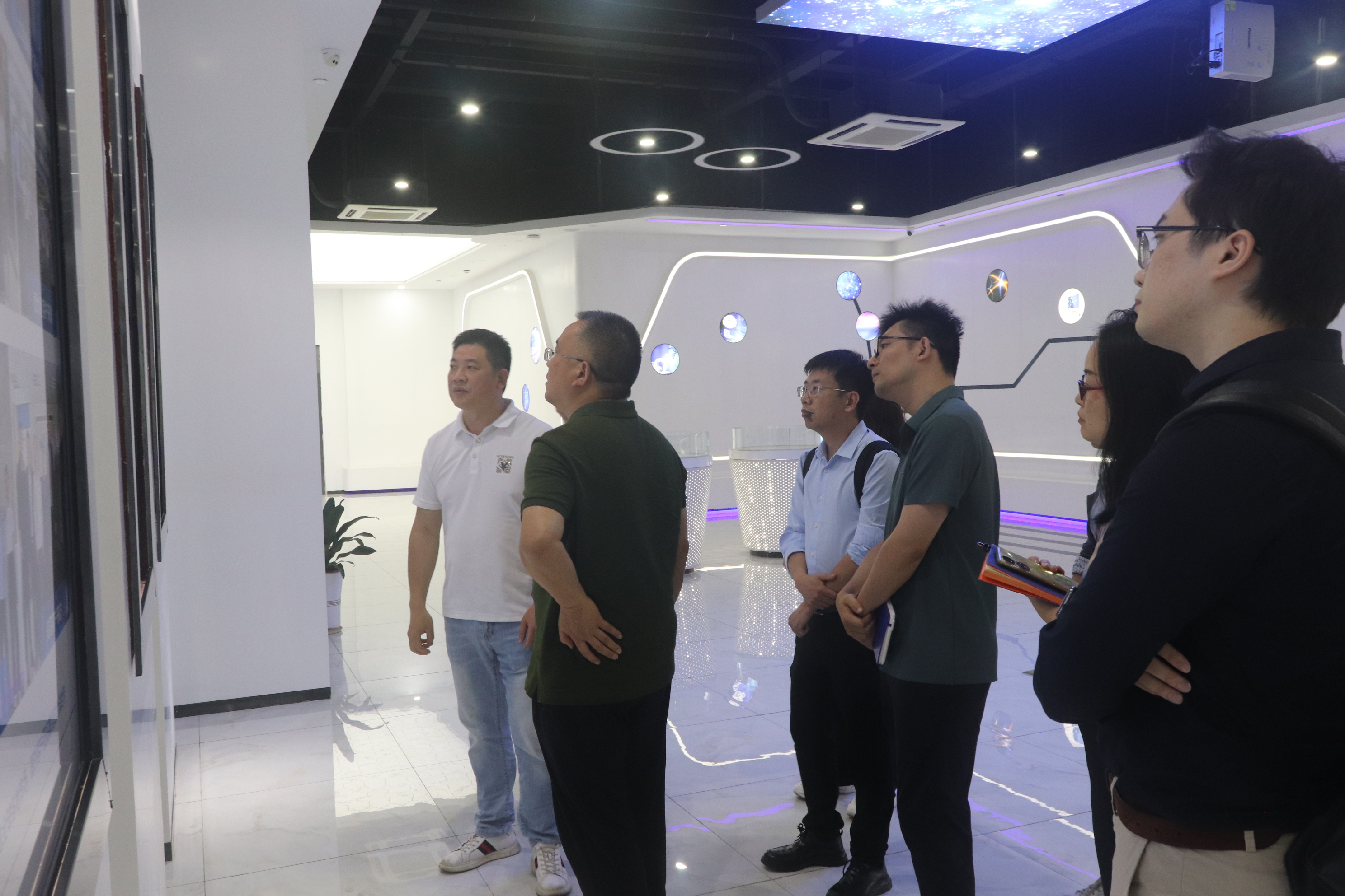 Welcome customers from Shenzhen to visit our company on April 27, 2025 Welcome customers from Shenzhen to visit our company on April 27, 2025