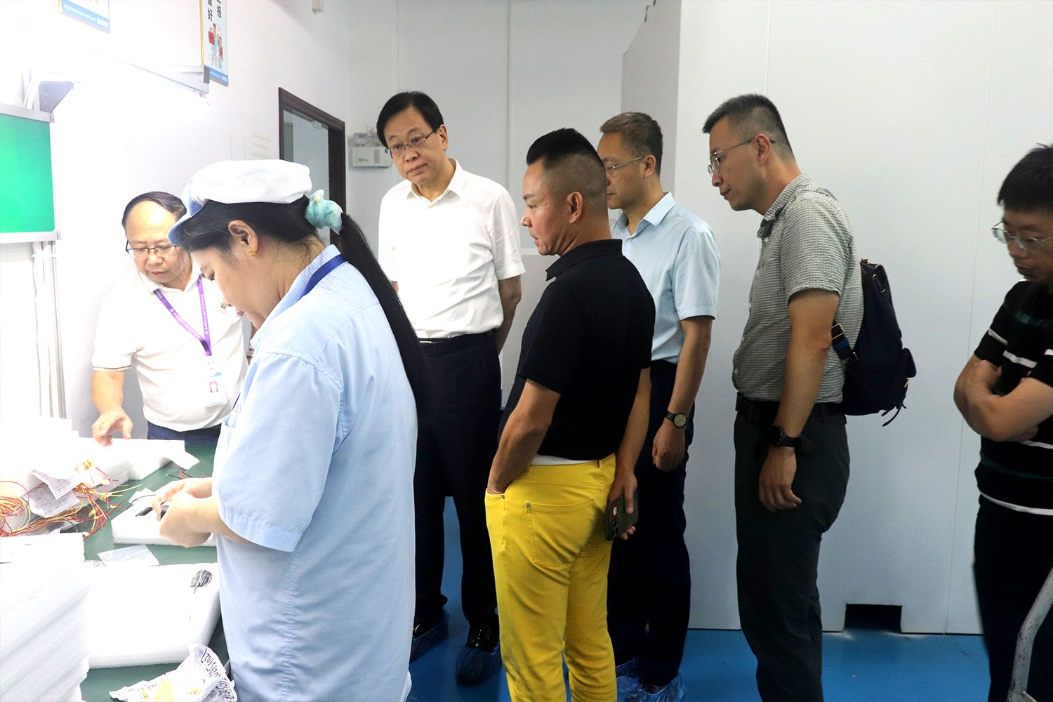 Xin warmly welcomes domestic client Mr. Fang and his team to visit our company